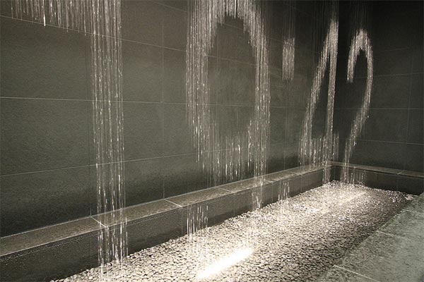 Artistic Fountain Displays Time & Art in Water