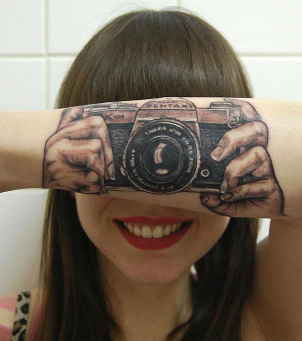 Optical Illusion with Camera-Inspired Tattoo