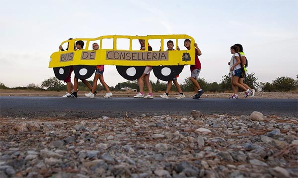 Spain Students Protest again Bus Suspension