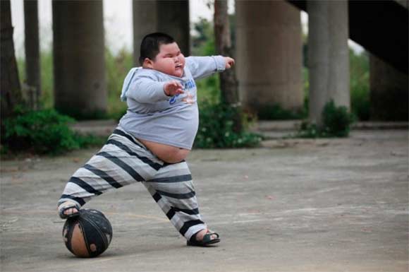 Chinese 4 year old fat boy weighs 62KG