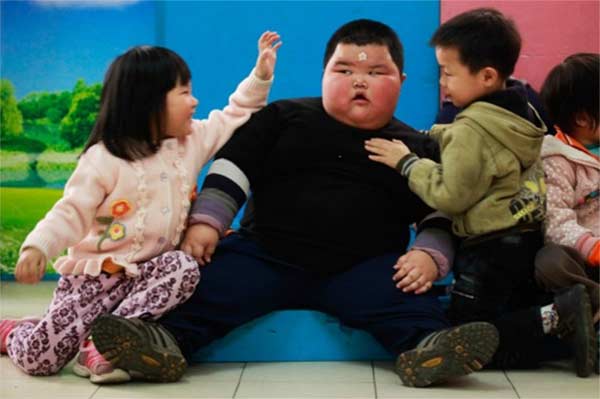 Chinese 4 year old fat boy weighs 62KG