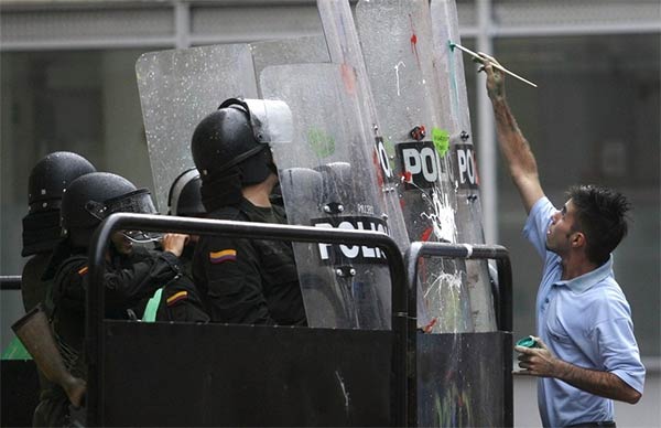 Colombian Students Fighting Riot Police