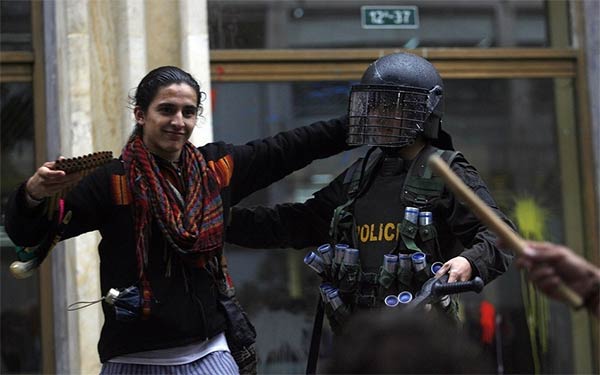 Colombian Students Fighting Riot Police