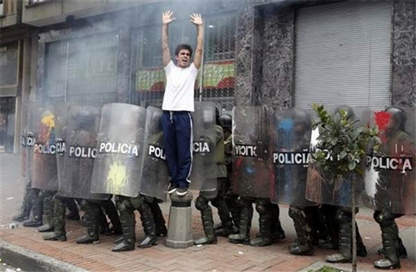 Colombian Students Fighting Riot Police