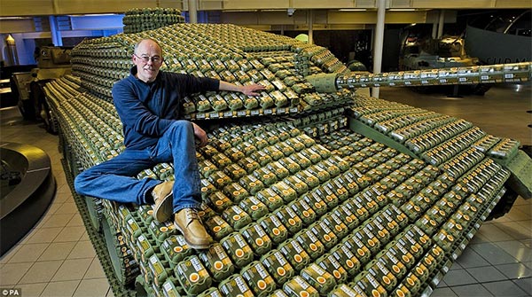 Full-size Tank Made From More Than 5,000 Egg Boxes