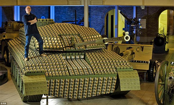 Full-size Tank Made From More Than 5,000 Egg Boxes