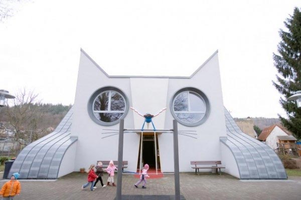 Kitty-shaped Kindergarten