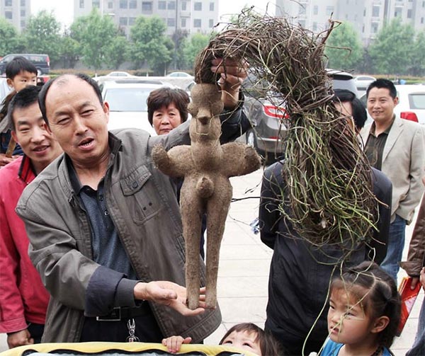 Human body-Shaped Plant Root Found in China