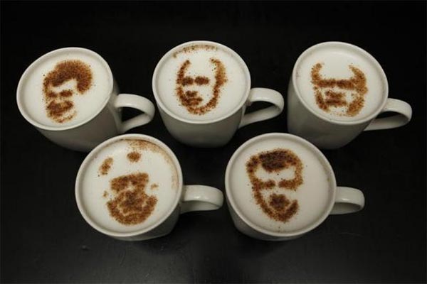 Russian politicians drawn in cocoa atop latte foam