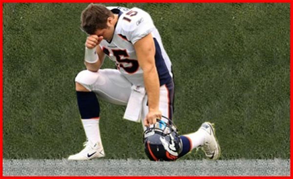 Tim Tebow Tebowing