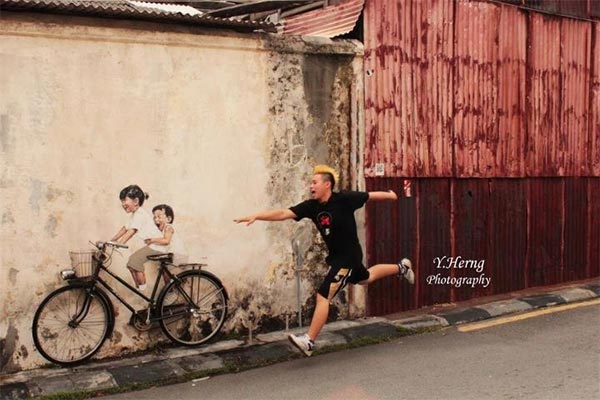 Interactive Street Art in Malaysia by Ernest Zacharevic