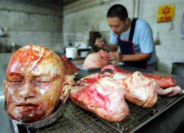 وجه بشري منحوت بالكامل من الخبز ولا علاقة له بخرافة بيع الصين للحوم شعبها بعد كورونا