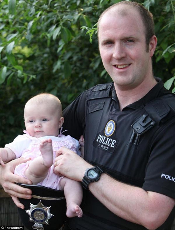 Photographer Captures Policeman's Four-Day-Old Daughter Sleeping in His Helmet