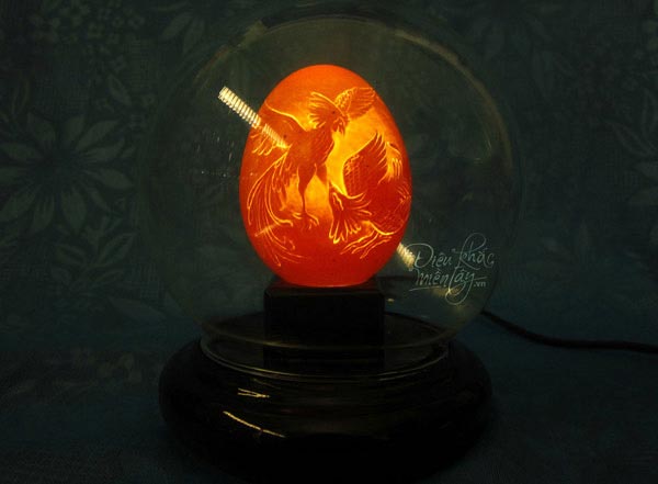 Beautifully Intricate Lamps Made Of Fragile Carved Eggshells
