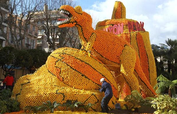 Giant Sculptures Made of Oranges & Lemons