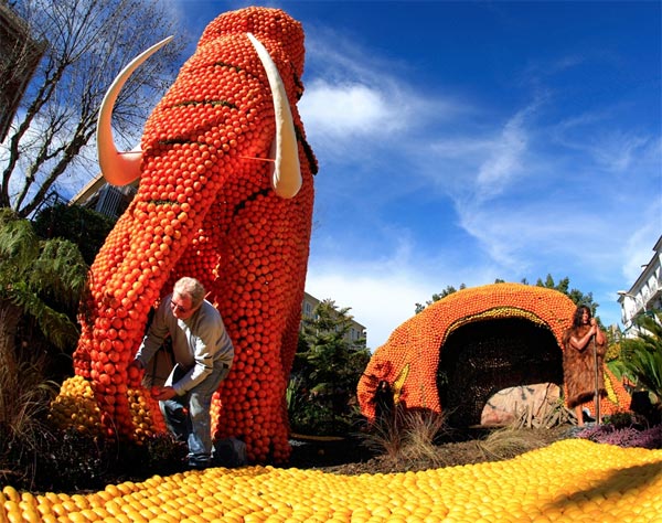 Giant Sculptures Made of Oranges & Lemons