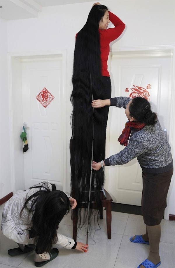 Real Life Rapunzel: The Woman with 8-Foot Long Hairs