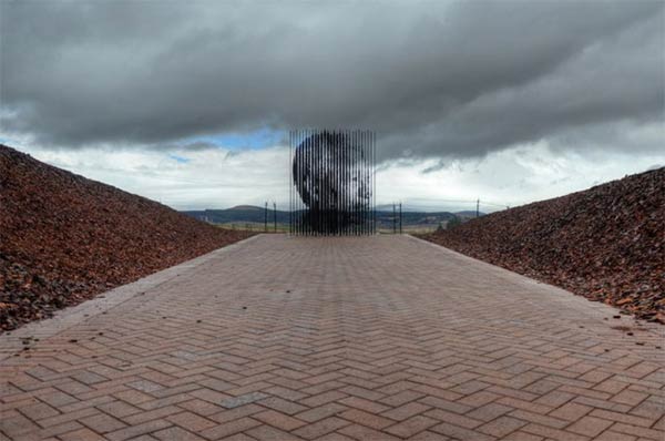 Nelson Mandela Monument by Marco Cianfanelli