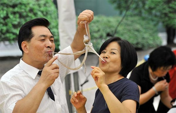 South Koreans Eating Live Octopus