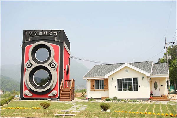 Camera-Shaped Coffee House