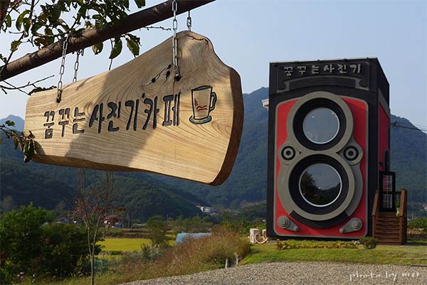 Camera-Shaped Coffee House