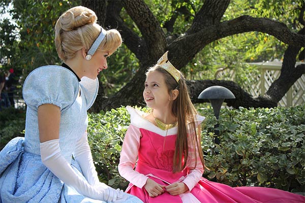 Mother Hand-makes Amazing Disney Costumes for Daughter