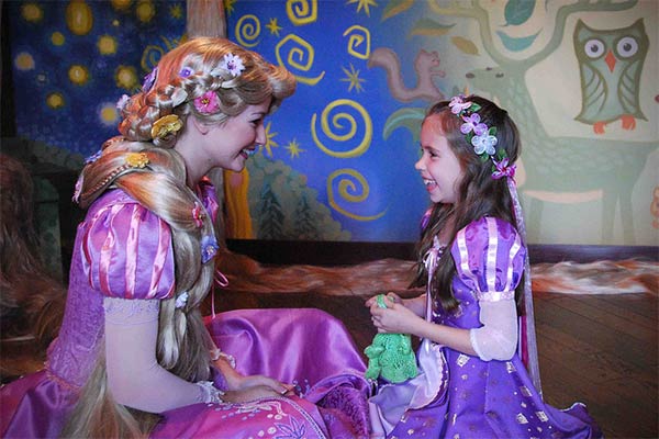 Mother Hand-makes Amazing Disney Costumes for Daughter