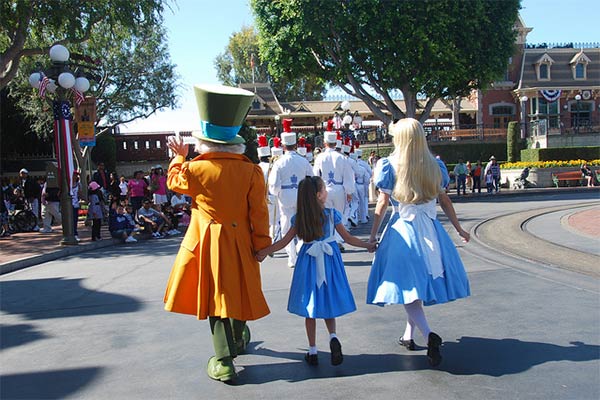 Mother Hand-makes Amazing Disney Costumes for Daughter