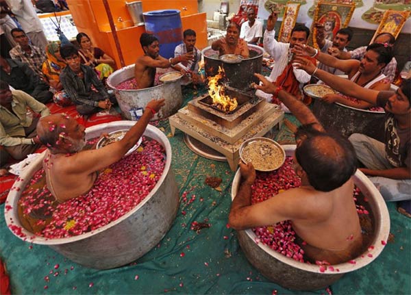 Hindu priests prayer for rain