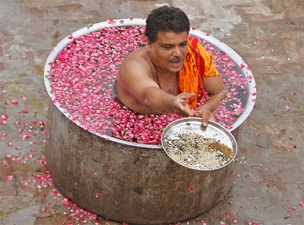 Hindu priests prayer for rain