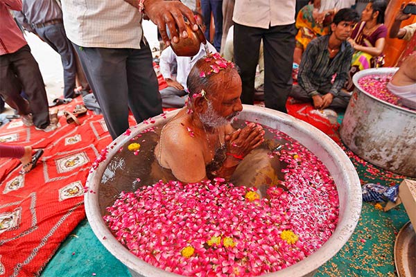 Hindu priests prayer for rain