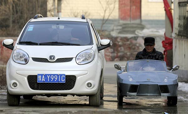 Chinese Farmer Built Homemade Replica of Lamborghini Aventador