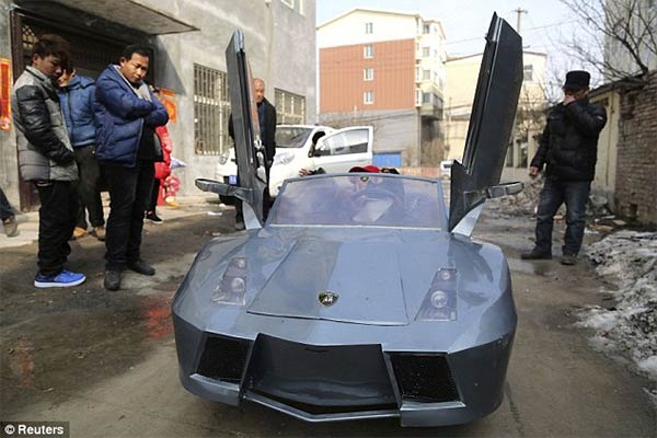 Chinese Farmer Built Homemade Replica of Lamborghini Aventador