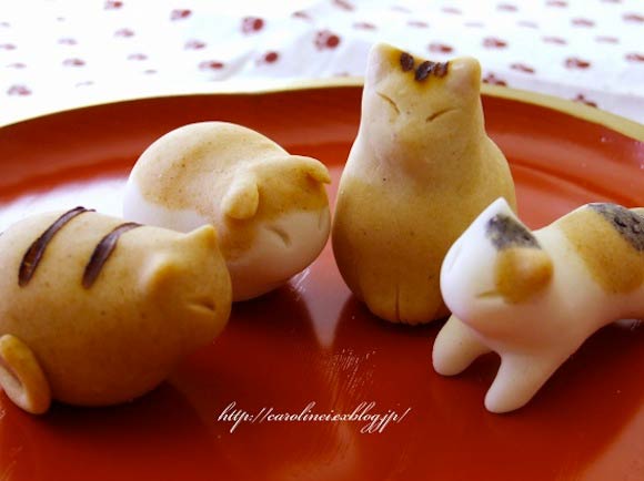 Tiny, Edible Kitty Sweets For Cat’s Day