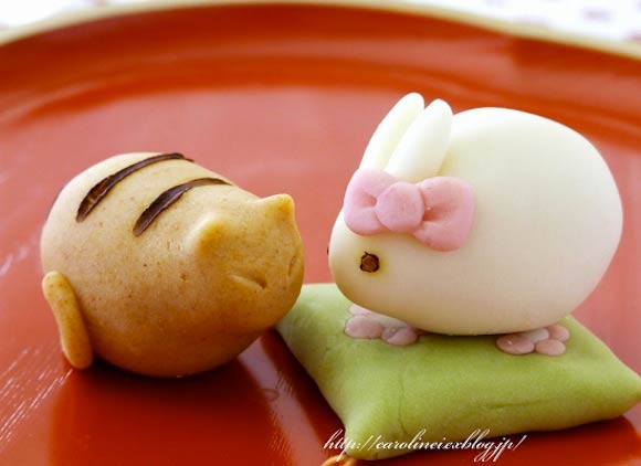 Tiny, Edible Kitty Sweets For Cat’s Day