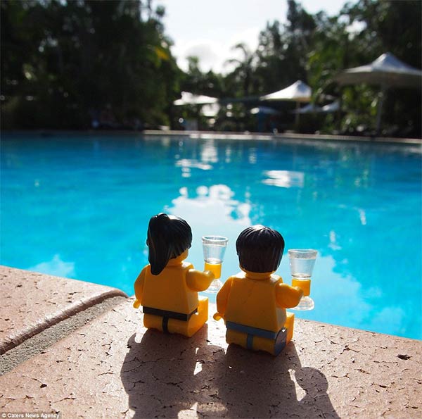 LEGO Travellers Couple