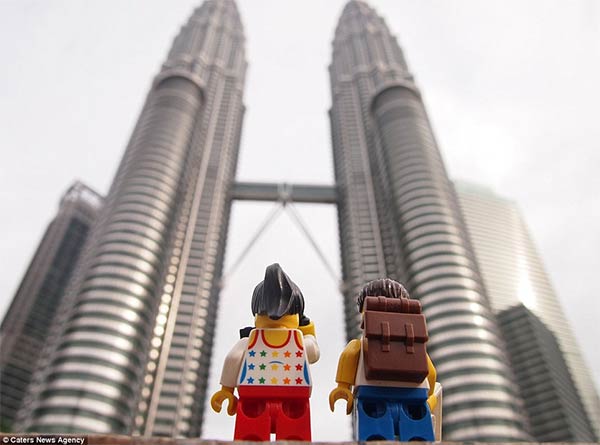 LEGO Travellers Couple