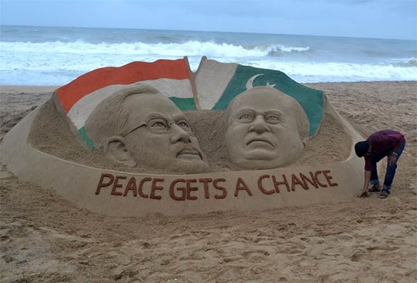 Nawaz Sharif & Narendar Modi Sand Sculpture