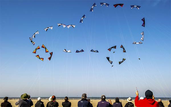 Car-Shaped Formation of Kites