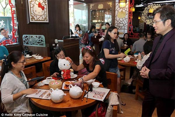 Hello Kitty-Themed Restaurant in Hong Kong