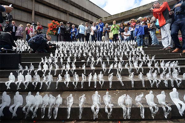 5,000 Melting Ice Sculptures In Birmingham Commemorate Victims Of WWI