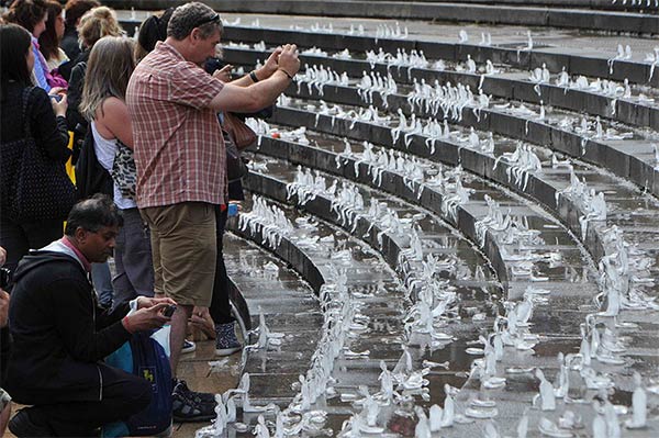 5,000 Melting Ice Sculptures In Birmingham Commemorate Victims Of WWI