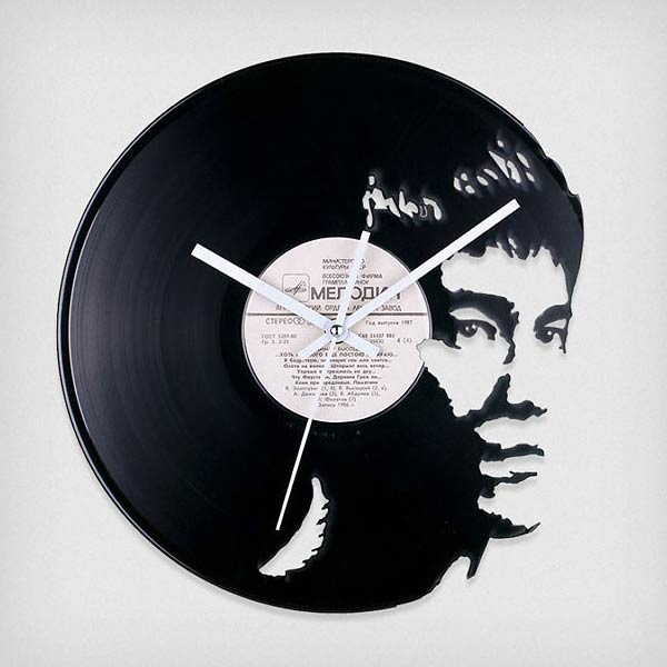 A Unique Clock Collection Made Of Old Vinyl Records