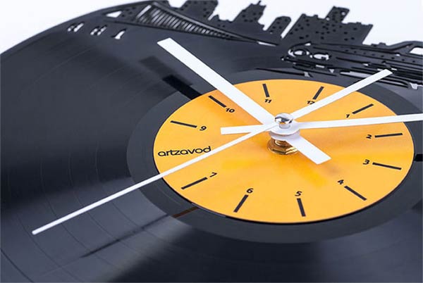 A Unique Clock Collection Made Of Old Vinyl Records