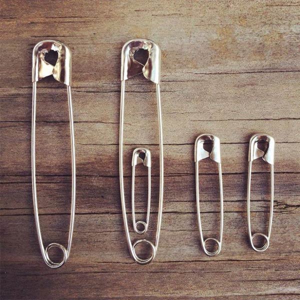 Baby Announcement Using Safety Pins