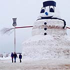 Minnesota Farmer Single-Handedly Builds 50-Foot Snowman